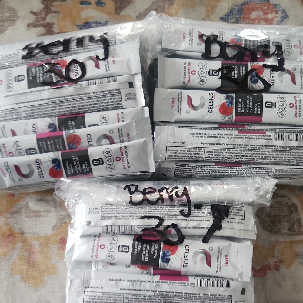 Celsius On The Go Energy Drick Packets Berry Energy Drink Mix Pack 90ct.